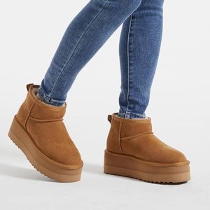 CUSHIONAIRE Women's Hippy Genuine Suede pull on platform boot +Memory Foam